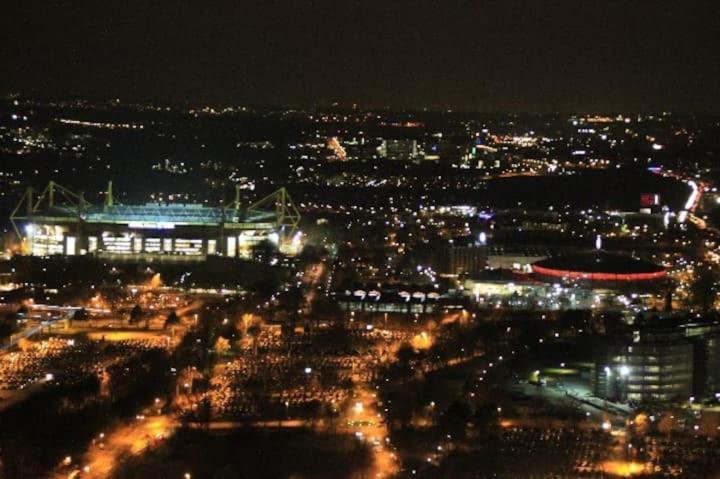 Schoene Grosse Wohnung 2 Schlafzimmer Bis 6 Pax Naehe Stadion Signal Iduna Dortmund Extérieur photo
