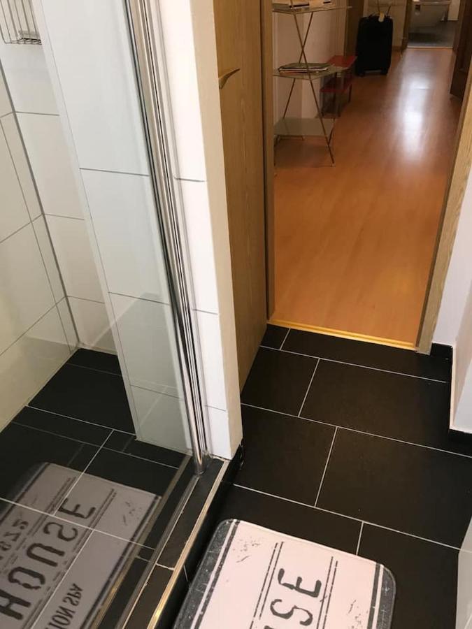 Schoene Grosse Wohnung 2 Schlafzimmer Bis 6 Pax Naehe Stadion Signal Iduna Dortmund Extérieur photo